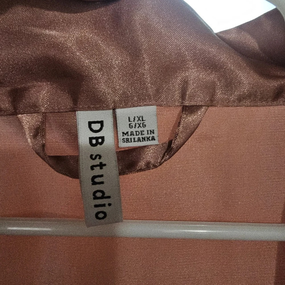 DB STUDIO | Wrap Tie Satin Robe Desert Coral Large - Picture 4 of 4